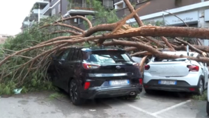 Tornádo a prívalové dažde ochromili Rím. Zaplavené ulice zastavili dopravu