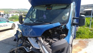 Dráma na trati: Zrazilo sa osobné auto s vlakom