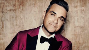 Robbie Williams skolaboval počas koncertu. Krv v mozgu!