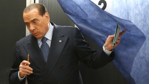 Berlusconi mal podplatiť senátora a vyvolať predčasné voľby