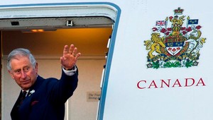 Princa Charlesa vyzývajú, aby sa po výrokoch o Putinovi vzdal funkcie