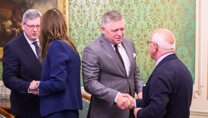 Fico pred europoslancami obhajoval pozíciu vlády. Zdechovského opakovane nazval nástrojom opozície