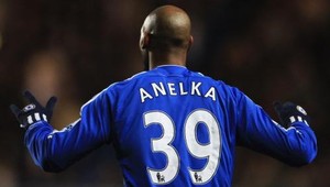 Anelka si po zranení opäť zahrá na poste hrotového útočníka