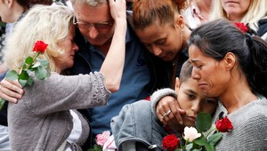 Kvety a 150 tisíc ľudí v centre. Nórsko smútilo za obeťami