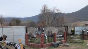 Tragický požiar domu v Mirkovciach má ďalšiu obeť. Po chlapcovi zomrela aj jeho mladšia sestrička (†2)