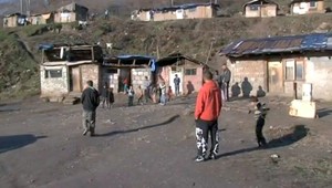 Osadníci v Rudňanoch zaútočili na policajtov, jednému zranili hlavu