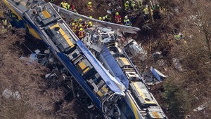 V Bavorsku sa zrazili vlaky, polícia hlási mŕtvych aj zranených