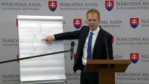 CT prístroje sa majú kupovať centrálne. Beblavý tvrdí, že zmluvy nie sú v poriadku