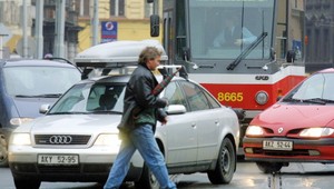 Spoločná jazda autom. Vo dvojici sa to lepšie ťahá, vo štvorici lacnejšie