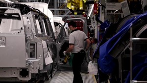 Odstávky automobiliek už cíti celá ekonomika, výroba aj export sa výrazne prepadli