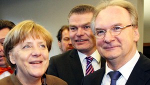 Strana Angely Merkel vo voľbách strácala, uspela populistická AfD