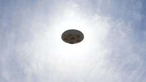 Fantastické odhalenie: Sú UFO návštevy vedcov z budúcnosti?