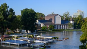 Počasie spôsobilo chaos. Ochromilo dopravu, zastavilo lety a plavby