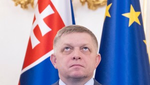 Poľsko povolilo prelet Ficovho lietadla do Ruska, jeho účasť v Moskve však kritizuje