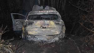 Auto narazilo do svahu a zhorelo. Tragédia si vyžiadala život vodiča