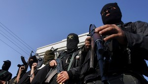 Kukláči omylom vtrhli do bytu, majiteľ sa bojí pomsty