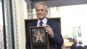 Michael Douglas bude mať 82 rokov, no stále vyzerá skvelo: Toto je jeho jednoduchý trik!