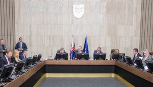 Vláda schválila 13. dôchodok, opozícia podáva trestné oznámenie