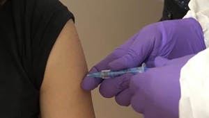 Očkovanie v ambulanciách: Minister zdravotníctva žiada lekárov, aby pomohli zvýšiť zaočkovanosť