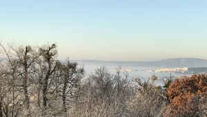Piatkové ráno na Slovensku: Krásne zábery Kriváňa a inverzie v Bratislave