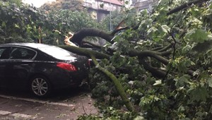 Na západnom Slovensku sa prehnali silné búrky, 35 detí zostalo bez prístrešia