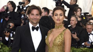 Bradley Cooper už nežije s matkou svojej dcéry!