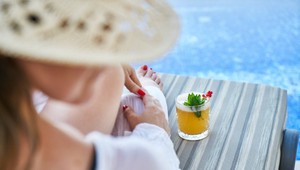 Ako sa v horúčavách zaručene osviežiť? Vyskúšajte tento chutný nealko nápoj plný ovocia a byliniek