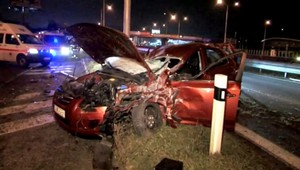 Mladík (22) preletel cez obrubník, skončil v pouličnej lampe