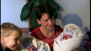 Dvojčatá z hniezda záchrany navštívila dnes ich matka