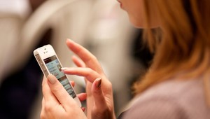 Po jedinom rande poslala mužovi 65 000 správ. Musela ju zatknúť polícia