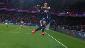 Opäť raz Ibrakadabra! Zlatan strašne vykúpal brankára St. Etienne!