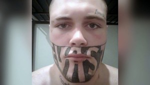 Mladík (19) narieka, že si pre tetovanie na tvári nevie nájsť prácu