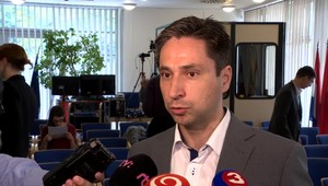 Matky na materskej a migranti môžu byť riešením krízy, tvrdí Európska komisia