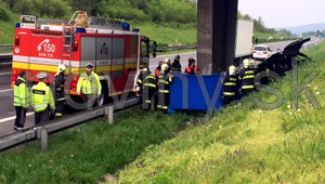 Smrteľná dopravná nehoda na D2, dvaja mŕtvi