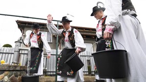 VIDEO: Takto vyzerá tradičná veľkonočná oblievačka v Poprade