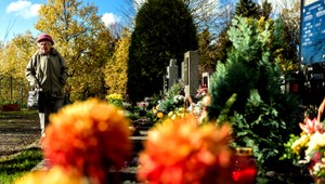 Igor kradol na cintoríne kahance, vzal aj sviečky z hrobu svojho uja