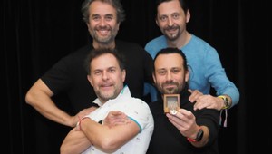 Juraj Kemka zažil HOROR na javisku: Padol medzi divákov a skončil s nepríjemným zranením!