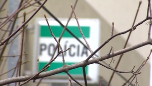 Vybuchovať budú nielen autá, ale aj byty. Muž sa vyhráža poslancom v Humennom