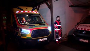 Rôzne zranenia nie len po výbuchoch petárd ošetrovali záchranári. Náš štáb strávil noc s jednou z posádok záchrannej služby