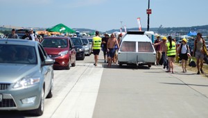 Pohoda má nepríjemnú dohru. Viac ako sedemdesiatke áut prepichli pneumatiky