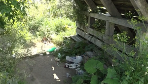 Medzinárodná hanba? Altánok na hraničnom priechode chátral, namiesto opravy ho zrušili