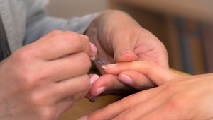 Nechtárka jej urobila manikúru ako z hororu: Vážne si za TOTO niekto pýta aj peniaze?