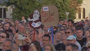 Orbánove kampane vyvolali masový protest. V srdci Budapešti sa zhromaždili desaťtisíce ľudí