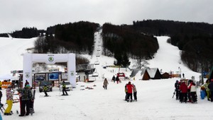 Muža na detskom vleku zrazil sánkar. Upadol do bezvedomia