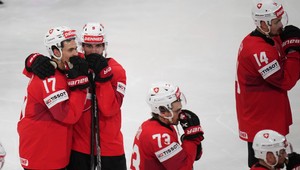 Zlomení Švajčiari plakali. Novinár zachytil srdcervúcu fotografiu Fialu