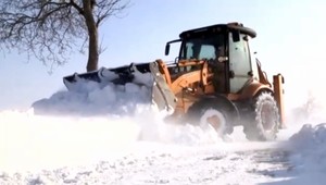 Tisíce domácností sú bez elektriny. Podmienky na opravu sú náročné