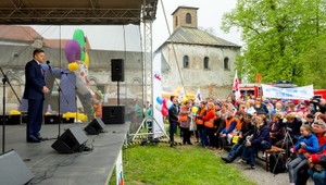 Podľa Fica treba tlačiť na podnikateľov, aby zvyšovali mzdy