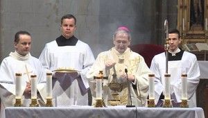 Obce, mestá a kraje zrušili pre koronavírus všetky podujatia. V slovenských kostoloch nebudú 2 týždne bohoslužby