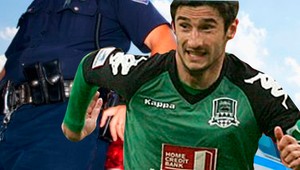 VIDEO: Vylúčeného futbalistu zmlátil policajt obuškom!