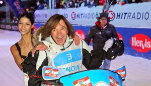 Formula 1 na snehu. Pretekári v tieni otužilej krásky